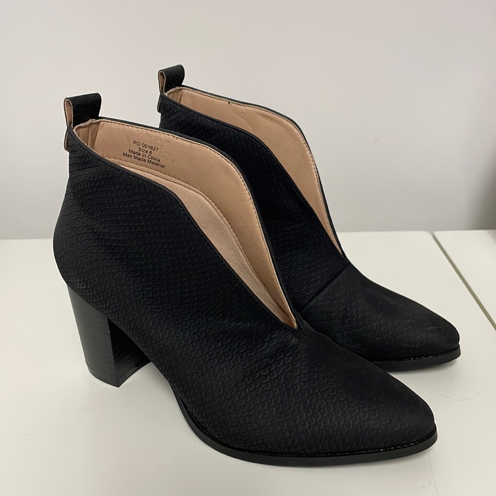 Journee Collection Womens Bellamy Ankle Pointed Toe